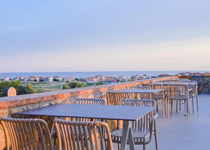 Akrolithos Luxury & Flogita