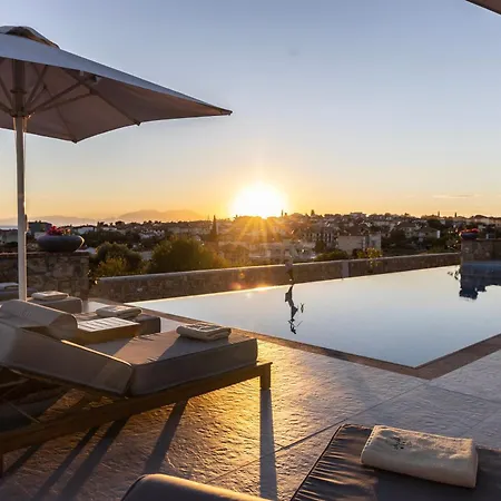 Ξενοδοχείο με διαμερίσματα Akrolithos Luxury & 4*