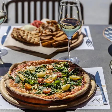 Ξενοδοχείο με διαμερίσματα Akrolithos Luxury & 4*