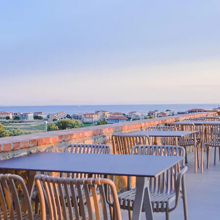 Akrolithos Luxury & Φλογητά