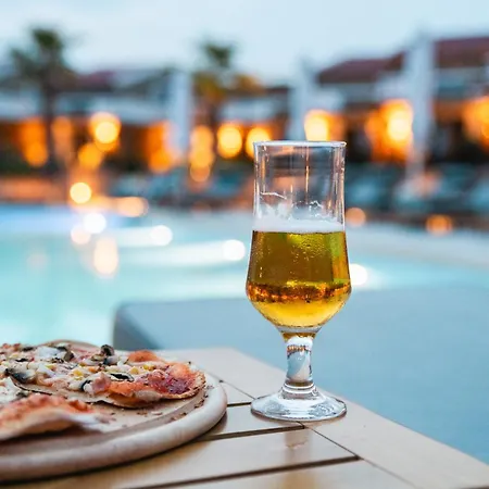 Akrolithos Luxury & Ξενοδοχείο με διαμερίσματα 4*