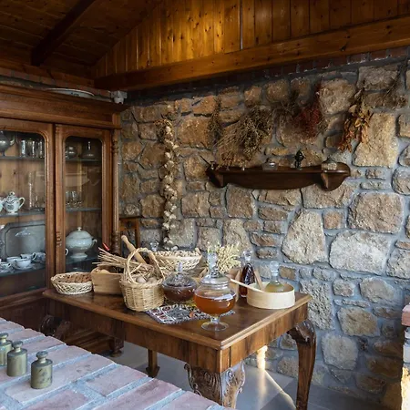 Ξενοδοχείο με διαμερίσματα Akrolithos Luxury & Φλογητά