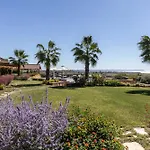 Aparthotel Akrolithos Luxury & 4*