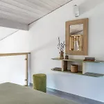 Akrolithos Luxury & Flogita
