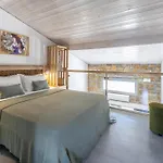 Akrolithos Luxury & 4*