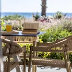 Aparthotel Akrolithos Luxury & Flogita